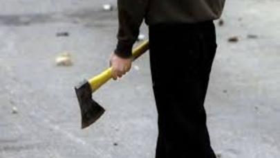 Cəlilabadda ər arvadına və oğullarına balta ilə hücum etdi